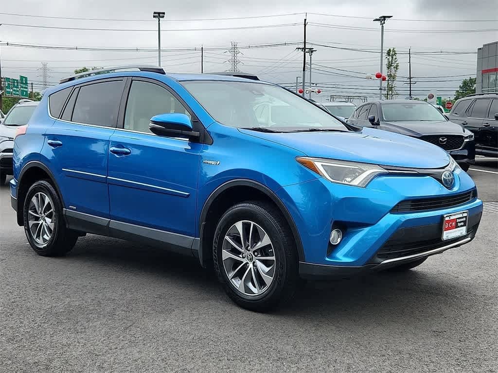 Thumbnail: 2017 Toyota RAV4 - 3