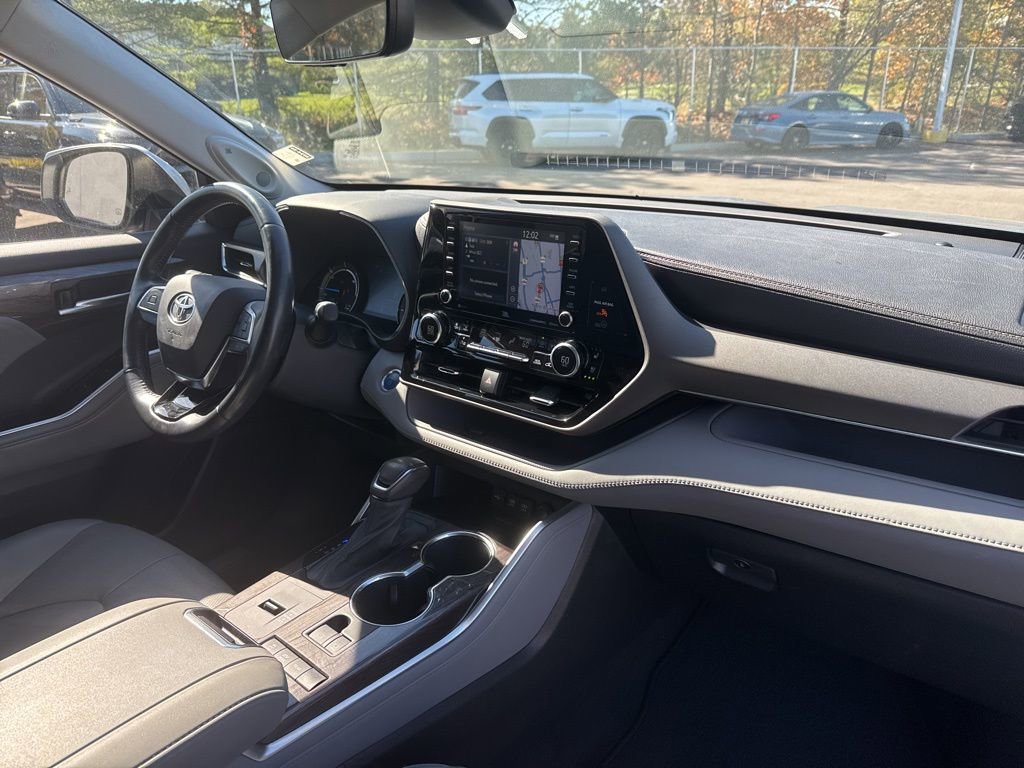 Thumbnail: 2021 Toyota Highlander - 22