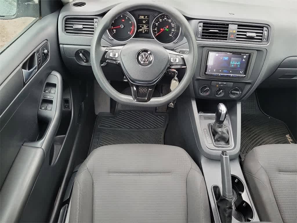 2015 Volkswagen Jetta S 17