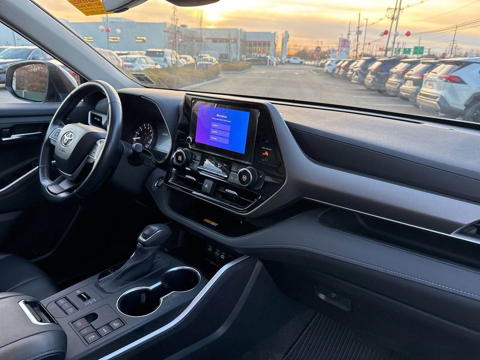 Thumbnail: 2023 Toyota Highlander - 22