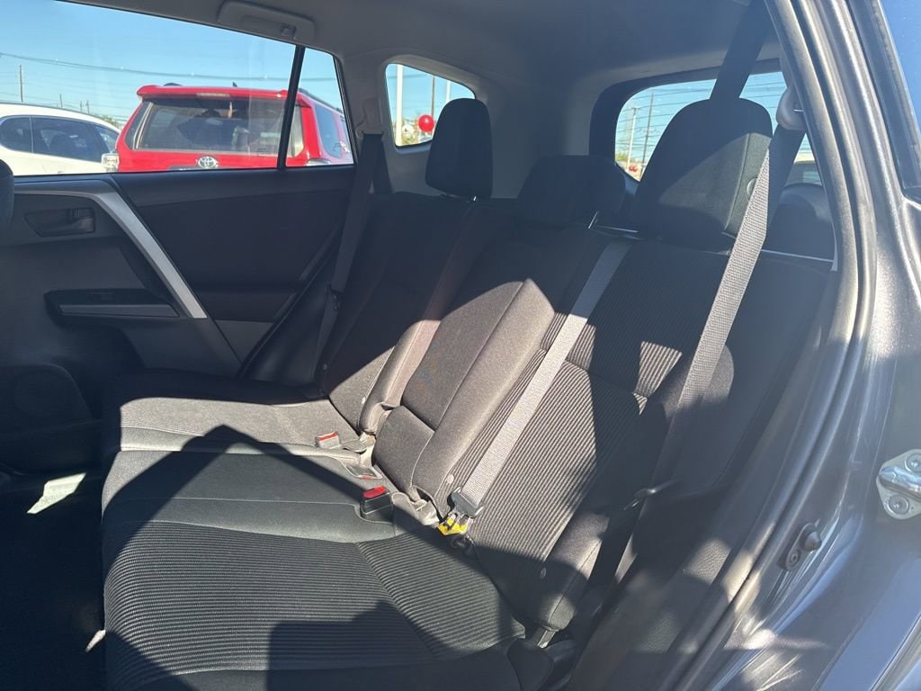 Thumbnail: 2016 Toyota RAV4 - 20