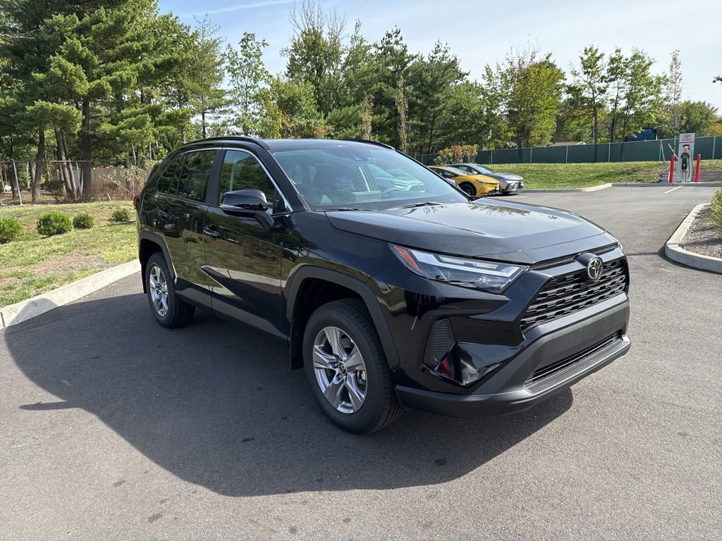 2025 Toyota RAV4 XLE photo 2