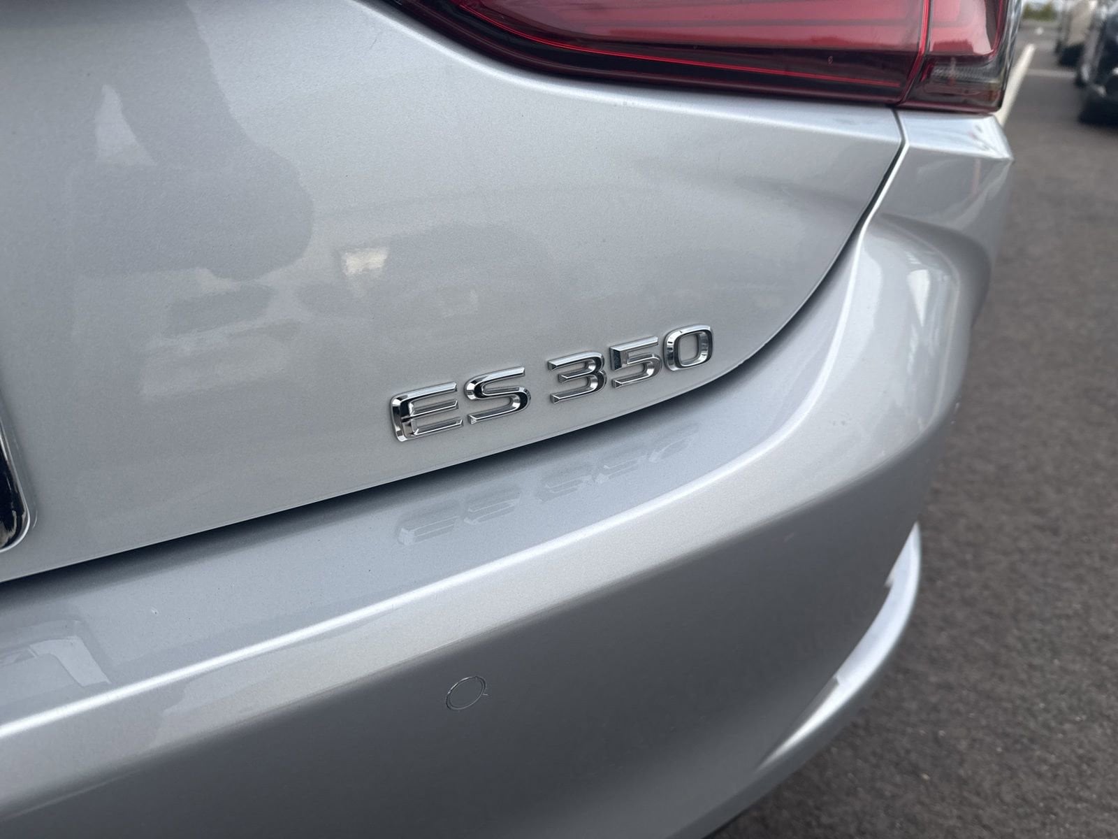 Thumbnail: 2020 Lexus ES - 14