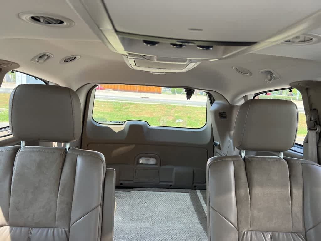 Thumbnail: 2015 Chrysler Town & Country - 21