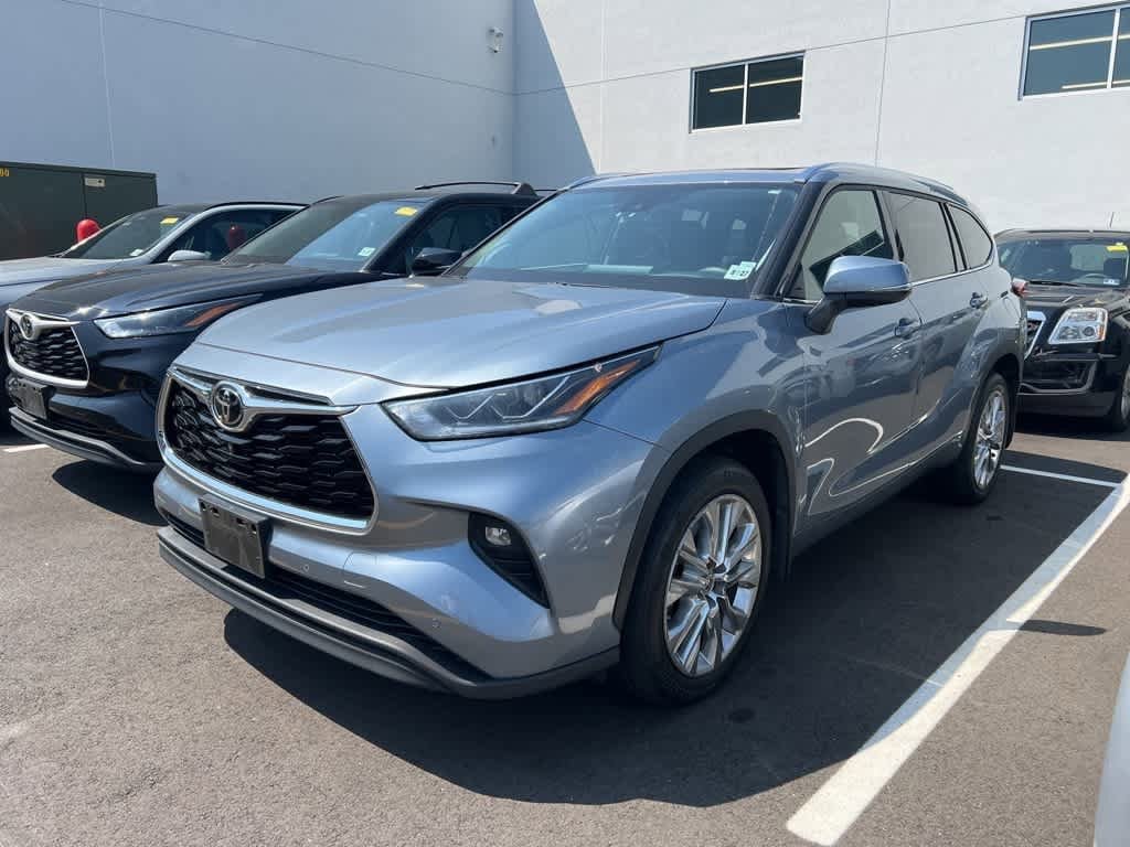 Thumbnail: 2022 Toyota Highlander - 1