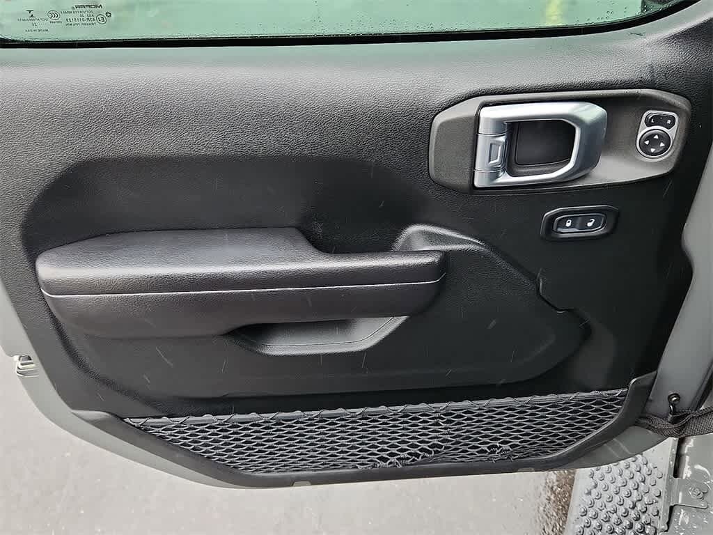 Thumbnail: 2020 Jeep Wrangler - 18