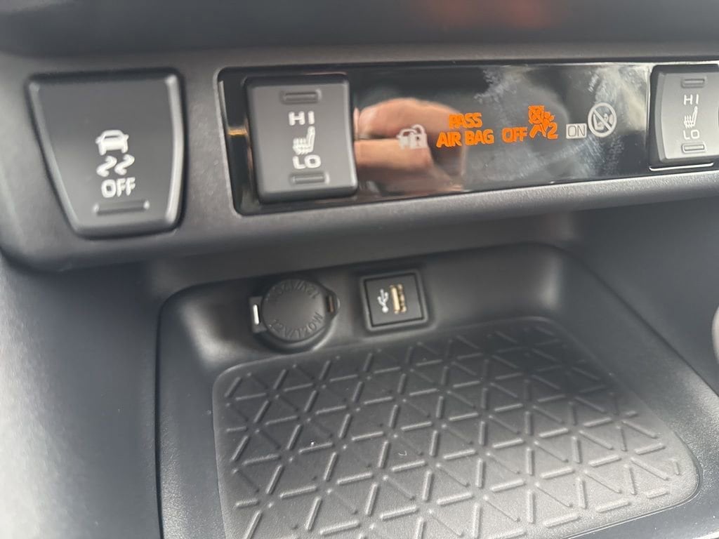 Thumbnail: 2025 Toyota RAV4 - 21