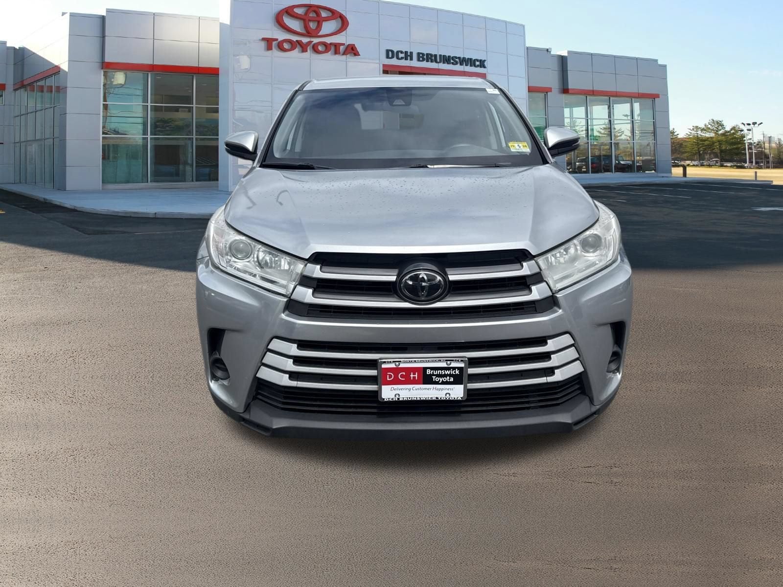 Used 2019 Toyota Highlander LE with VIN 5TDBZRFH7KS977104 for sale in North Brunswick Township, NJ
