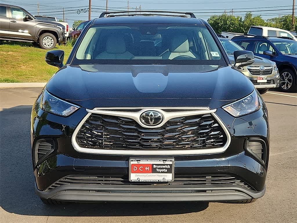 Thumbnail: 2022 Toyota Highlander - 2