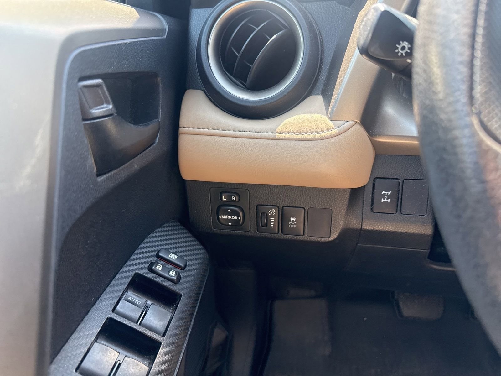 Thumbnail: 2013 Toyota RAV4 - 29