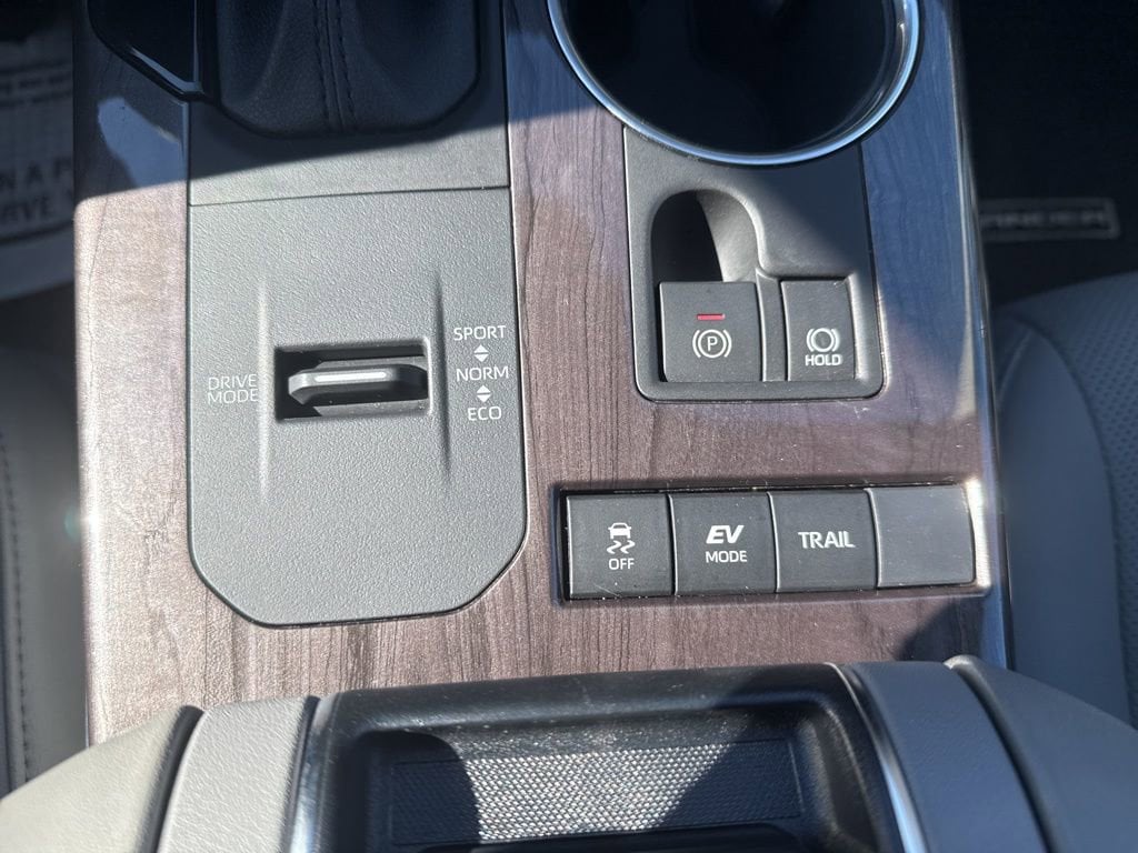 Thumbnail: 2021 Toyota Highlander - 32