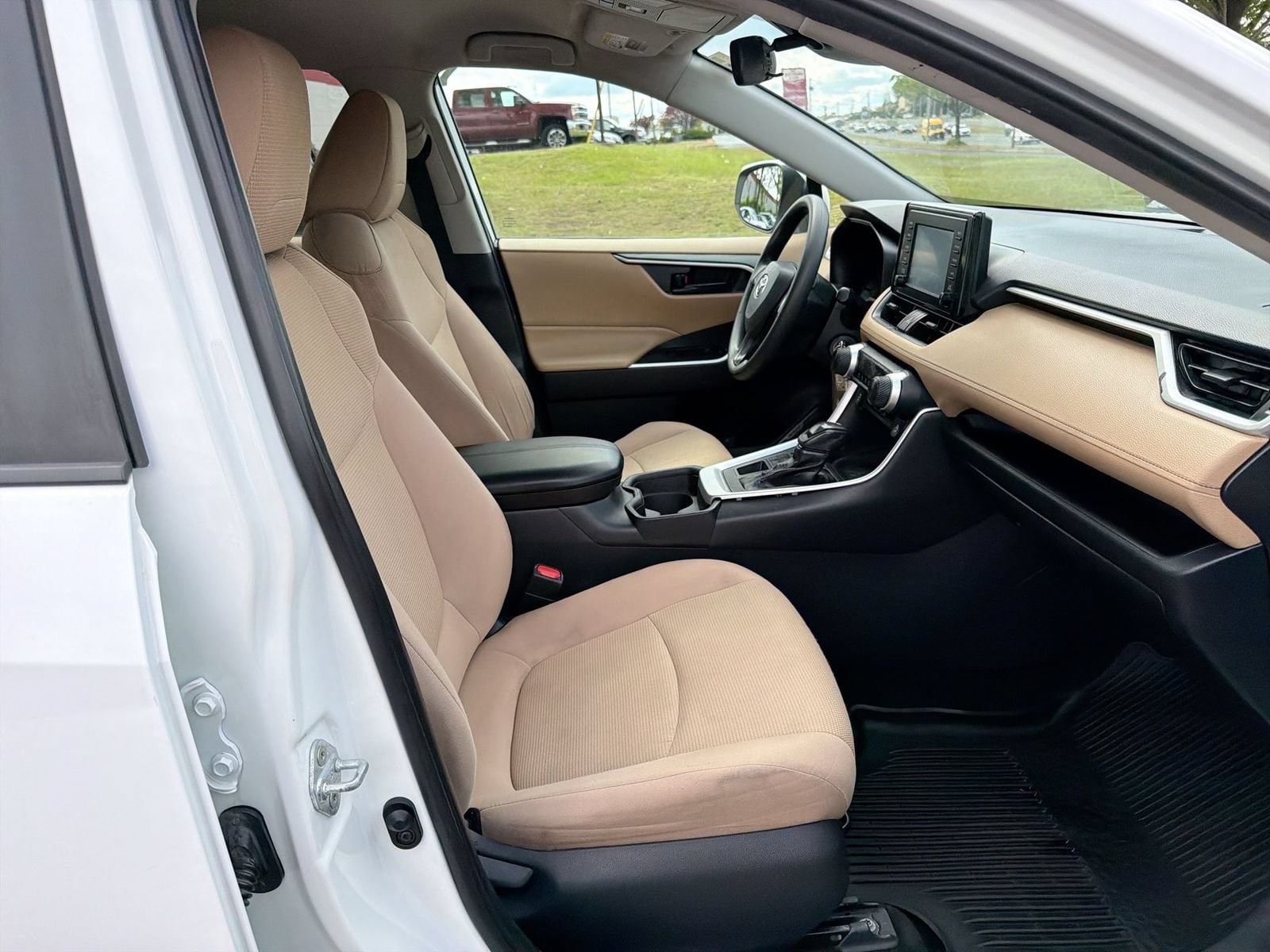 Thumbnail: 2019 Toyota RAV4 - 22