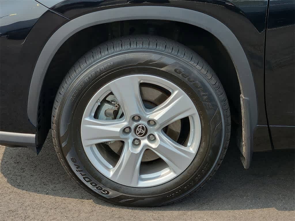 2022 Toyota Highlander LE 14