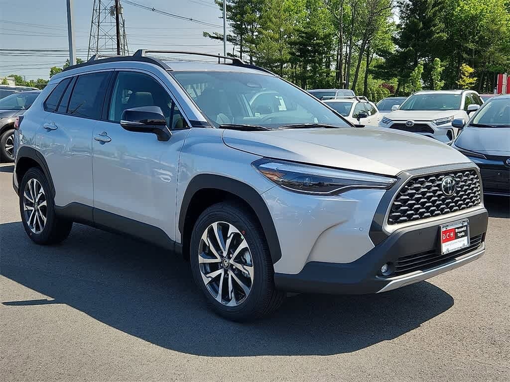 2025 Toyota Corolla Cross XLE 3