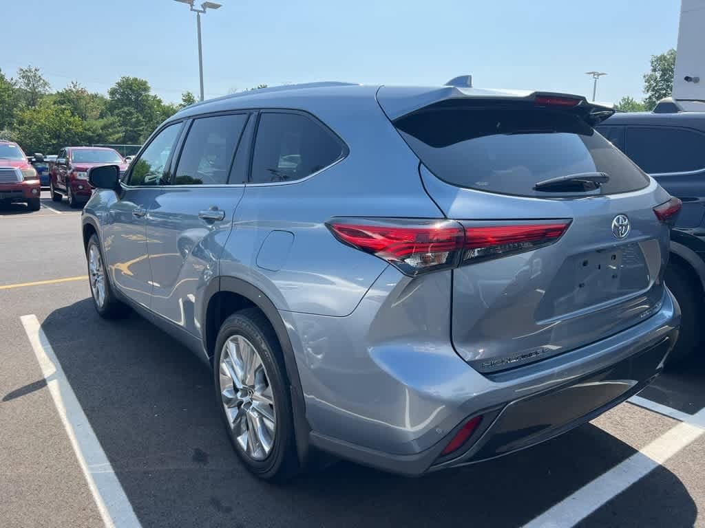 Thumbnail: 2022 Toyota Highlander - 4