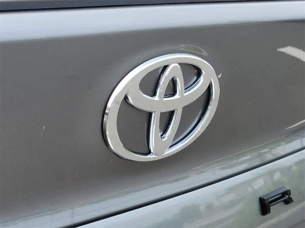 2025 Toyota Camry SE 16