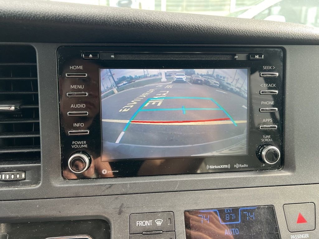 Thumbnail: 2018 Toyota Sienna - 6