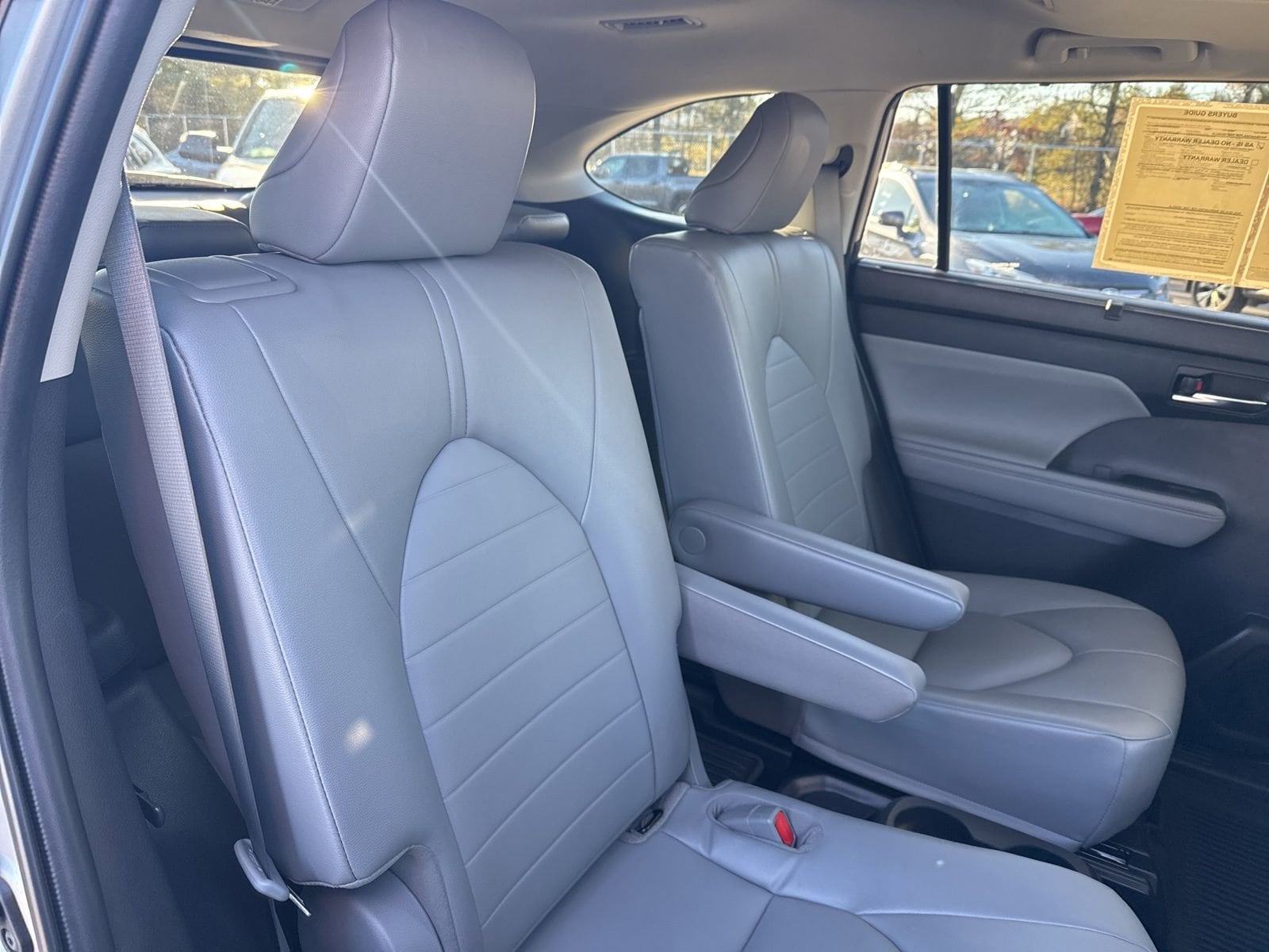 Thumbnail: 2022 Toyota Highlander - 22