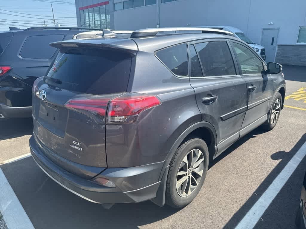 Thumbnail: 2018 Toyota RAV4 - 3