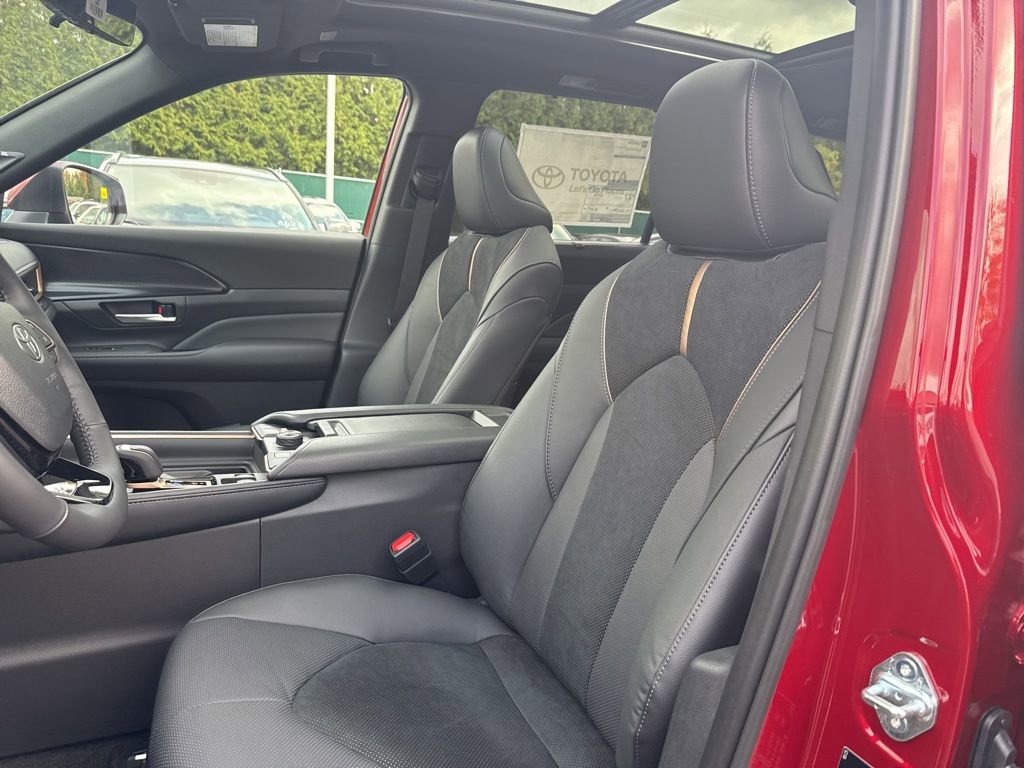 Thumbnail: 2026 Toyota Grand Highlander - 12