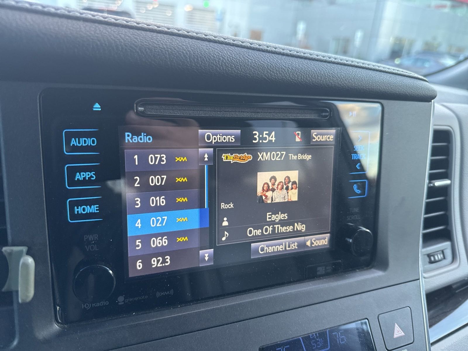 Thumbnail: 2017 Toyota Sienna - 17