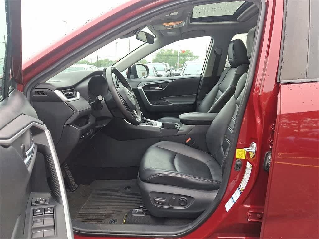 2021 Toyota RAV4 XLE Premium 17