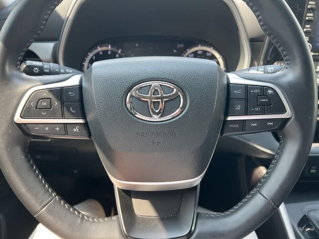 Thumbnail: 2022 Toyota Highlander - 18
