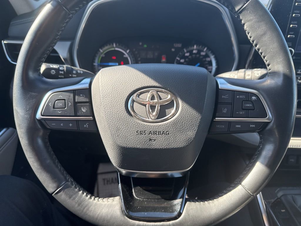 Thumbnail: 2021 Toyota Highlander - 25