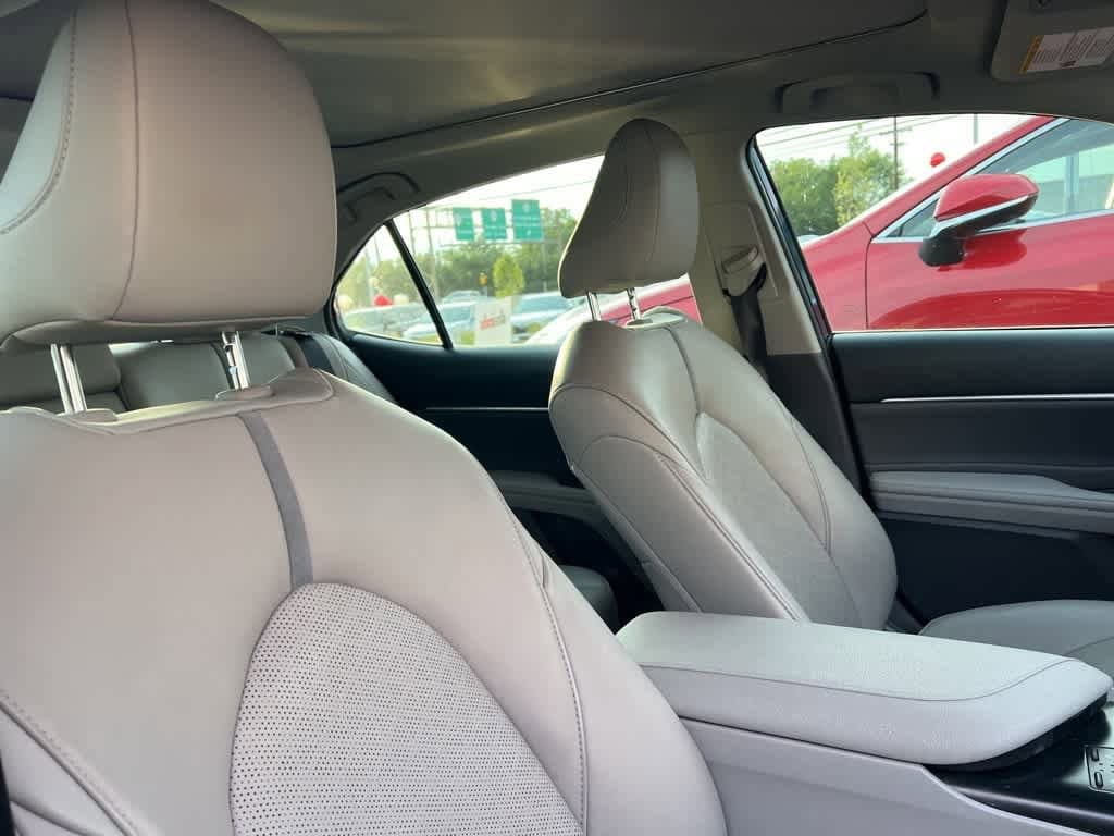 Thumbnail: 2018 Toyota Camry - 16