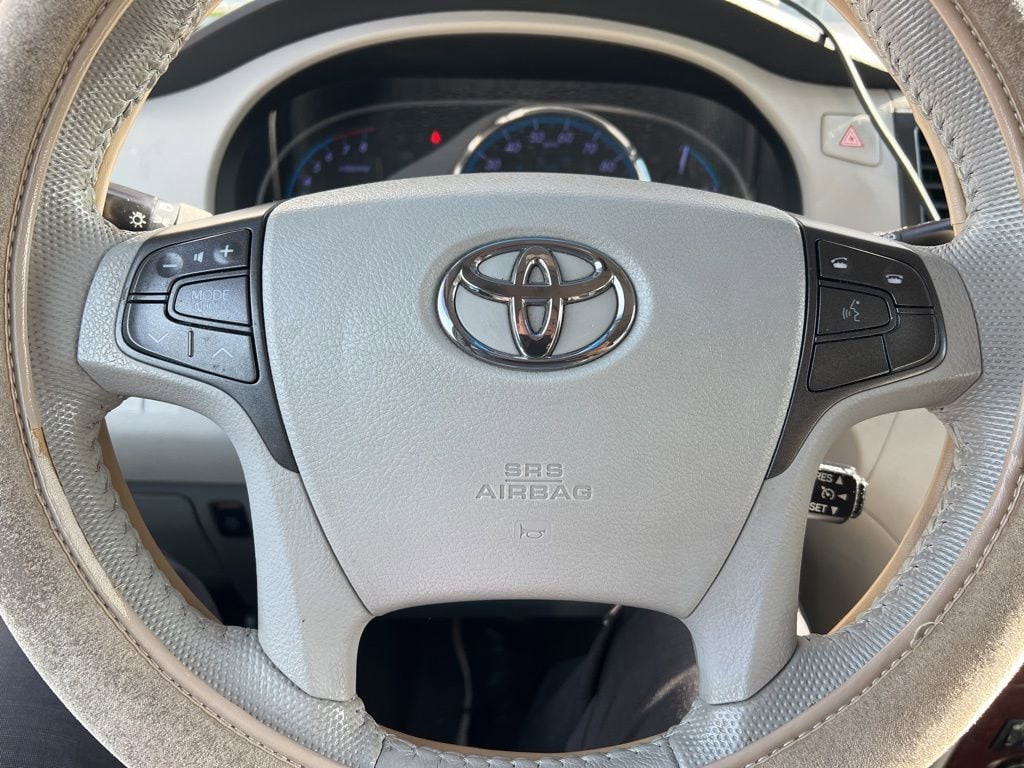 Thumbnail: 2012 Toyota Sienna - 18