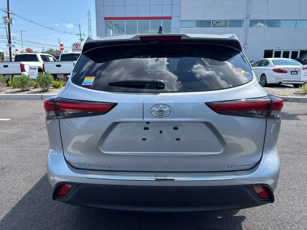 Thumbnail: 2022 Toyota Highlander - 6