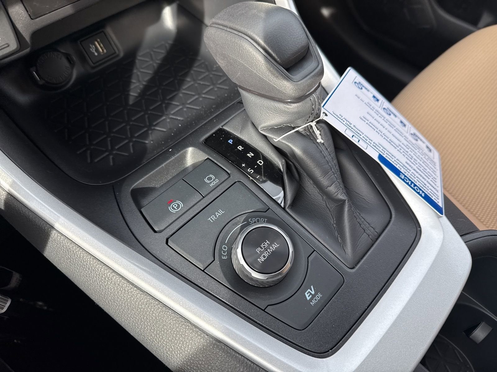 Thumbnail: 2025 Toyota RAV4 - 21