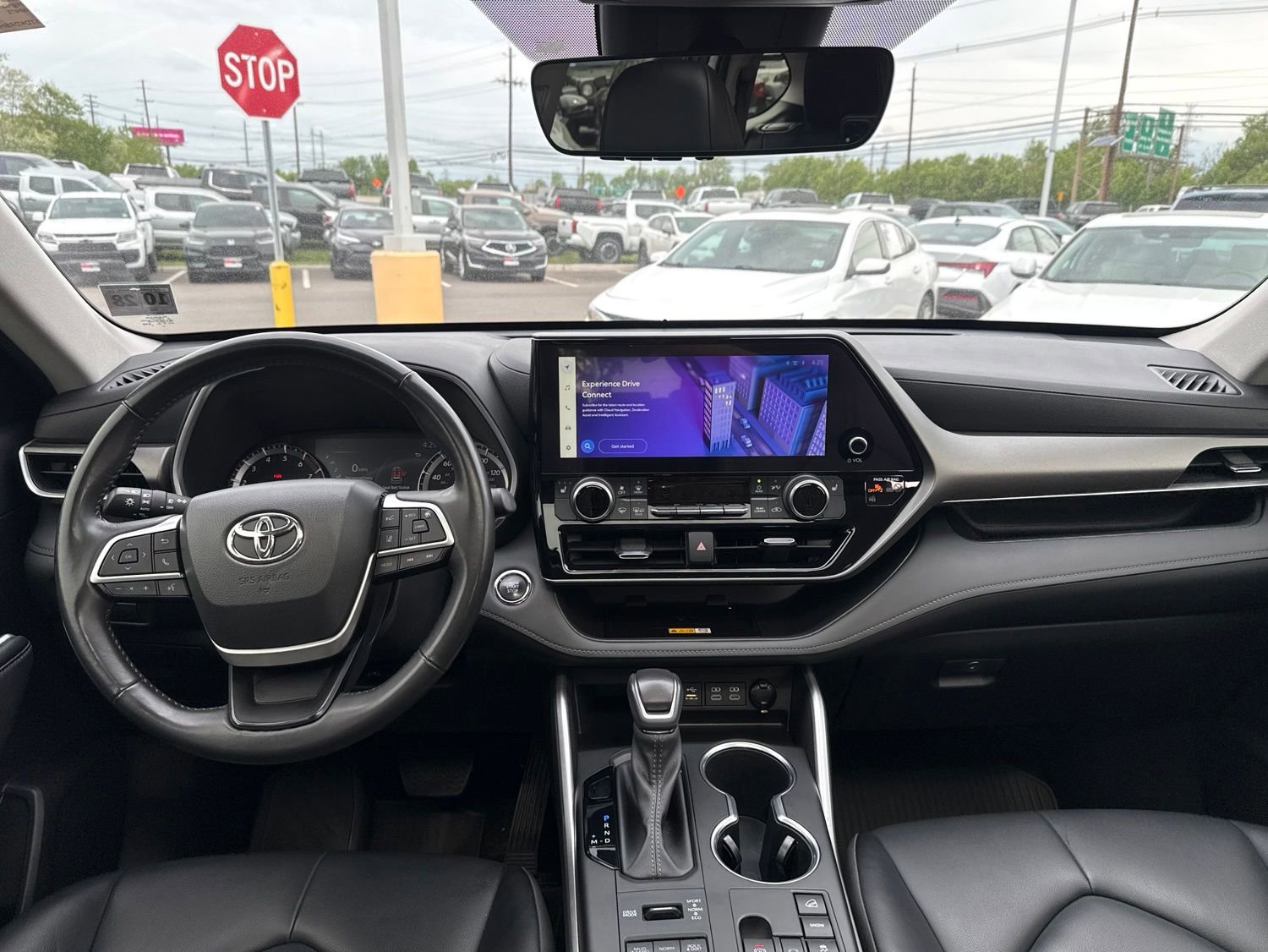 Thumbnail: 2023 Toyota Highlander - 26