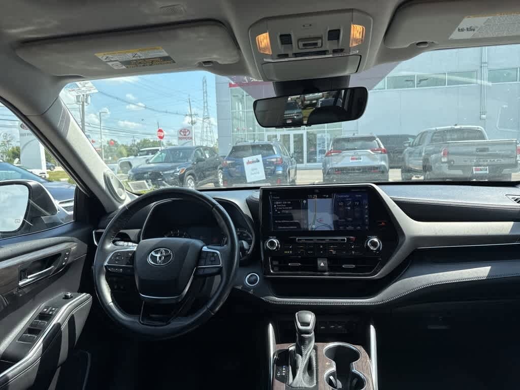 Thumbnail: 2020 Toyota Highlander - 25