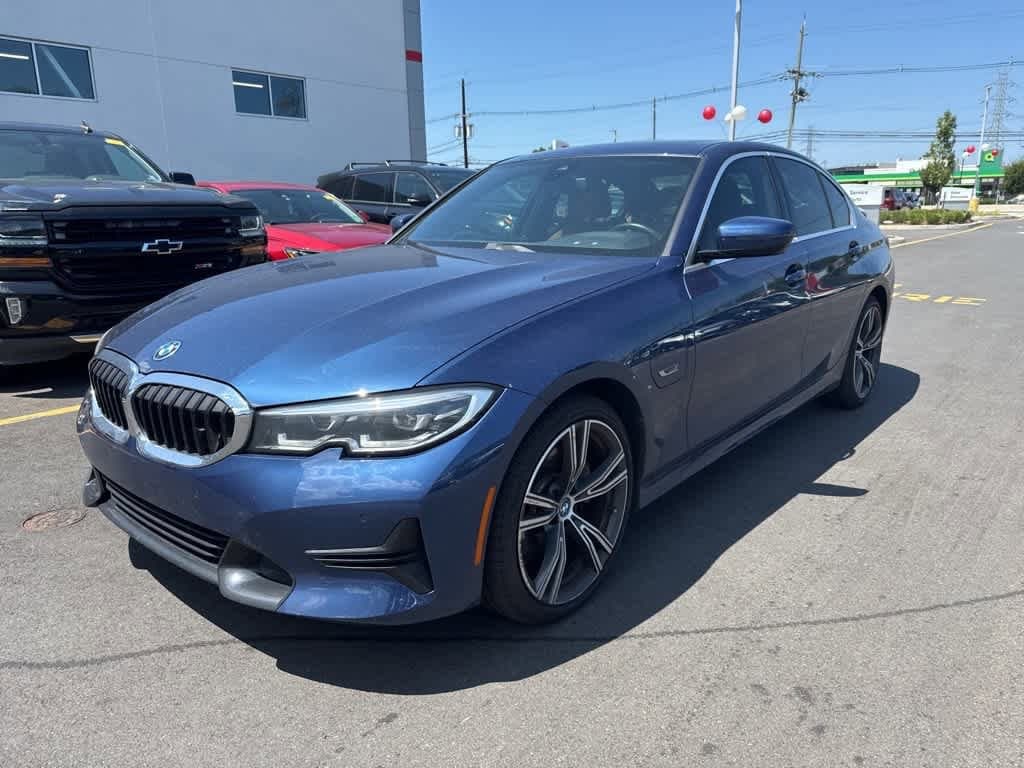 Thumbnail: 2022 BMW 3 Series - 1