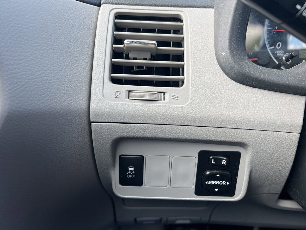 Thumbnail: 2013 Toyota Corolla - 21