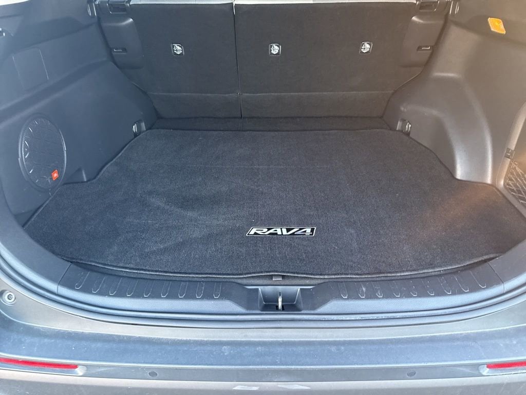 Thumbnail: 2019 Toyota RAV4 - 17