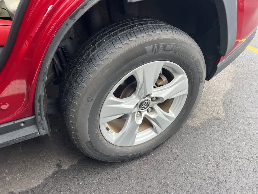 2020 Toyota RAV4 XLE 21
