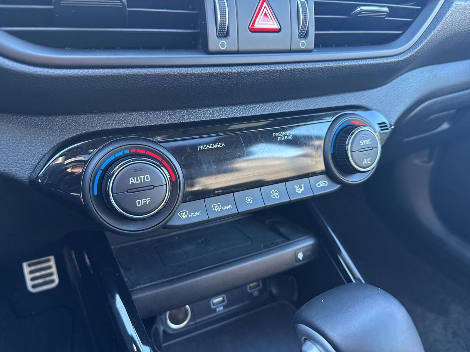 Thumbnail: 2023 Kia Forte - 25