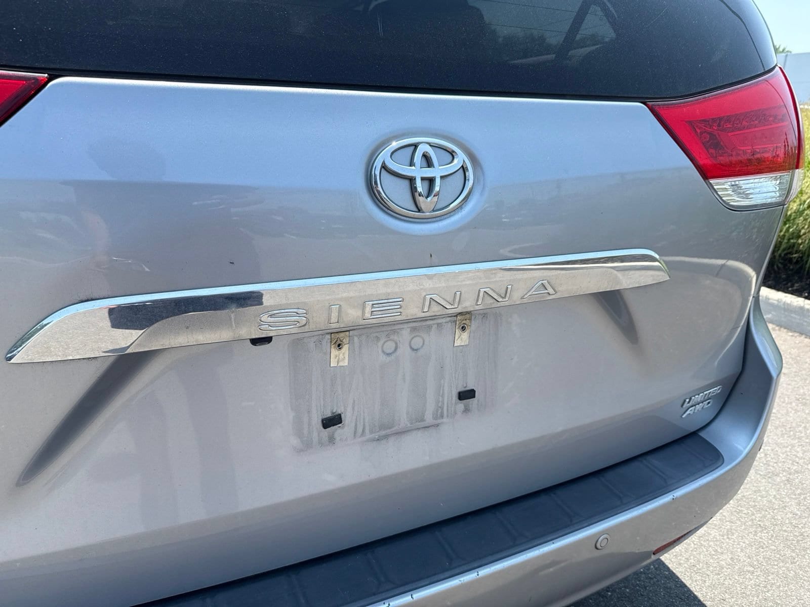 Thumbnail: 2012 Toyota Sienna - 13