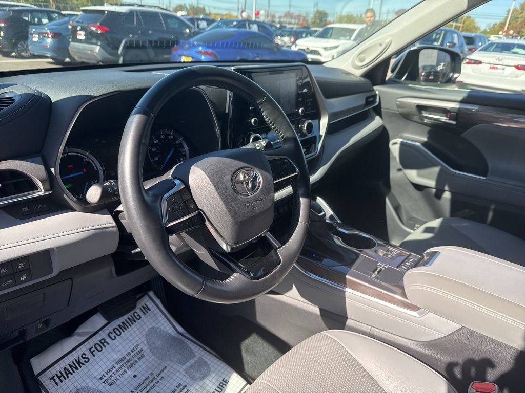 Thumbnail: 2021 Toyota Highlander - 19