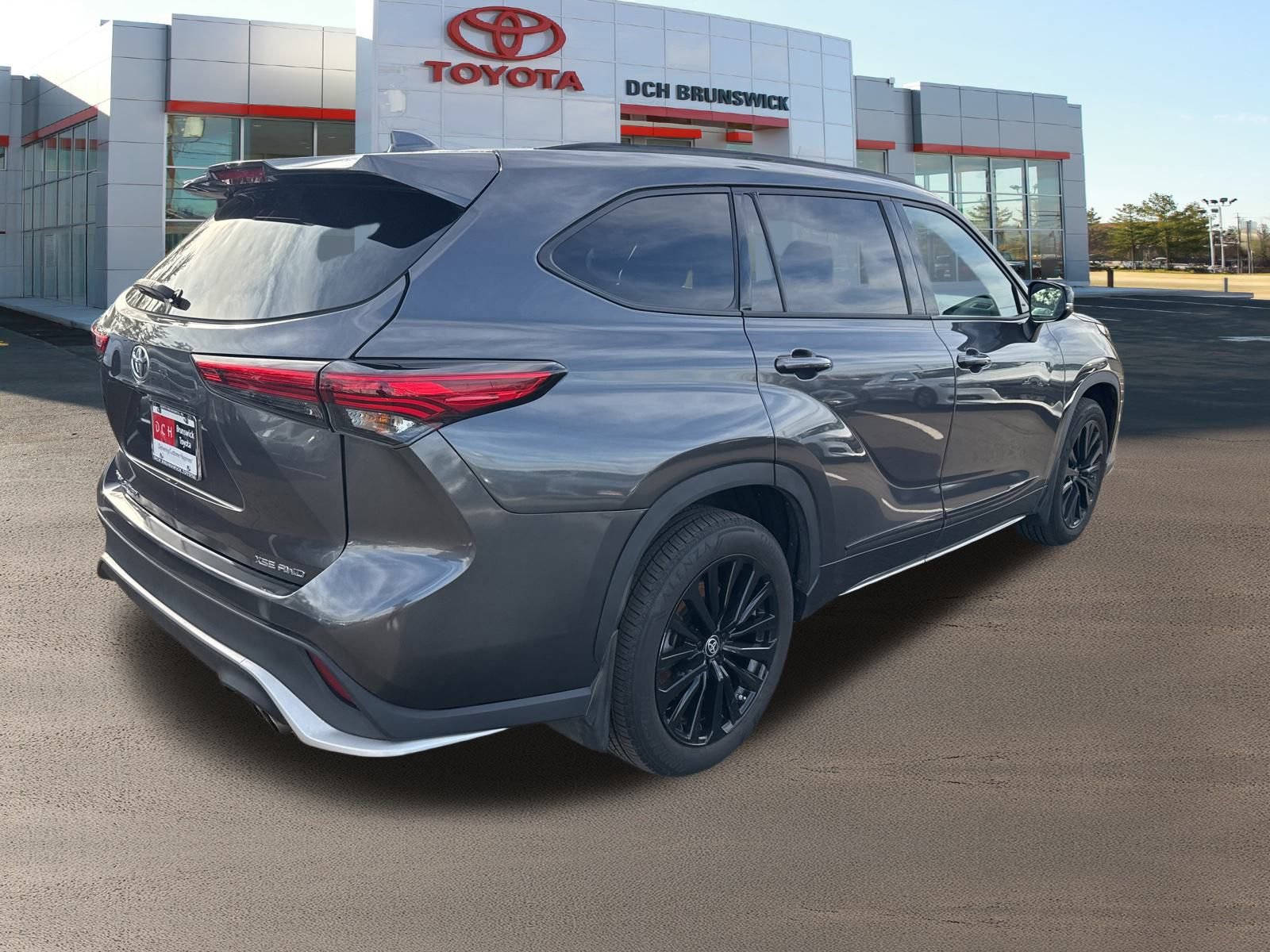 Thumbnail: 2023 Toyota Highlander - 6