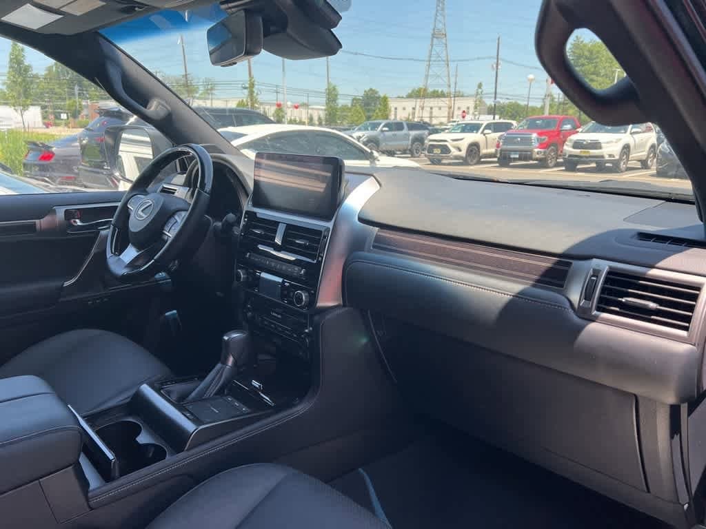 Thumbnail: 2022 Lexus GX - 17