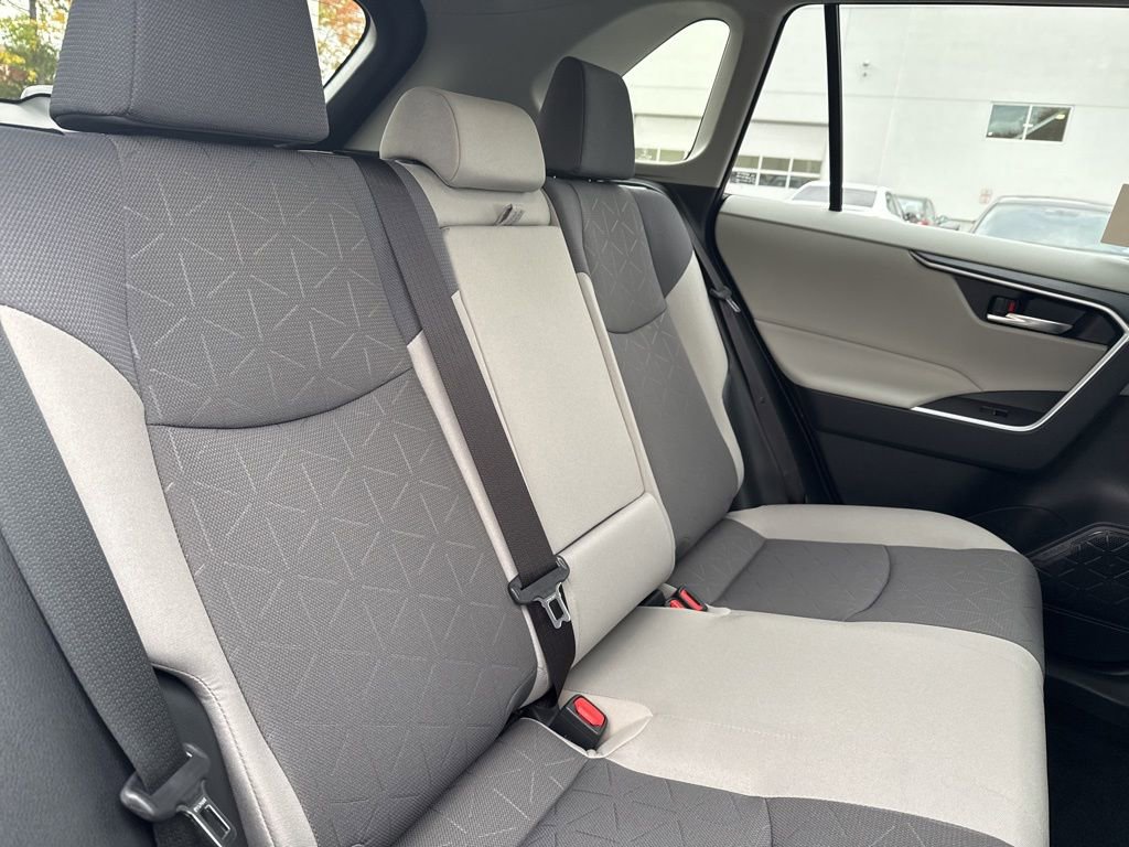 Thumbnail: 2025 Toyota RAV4 - 16