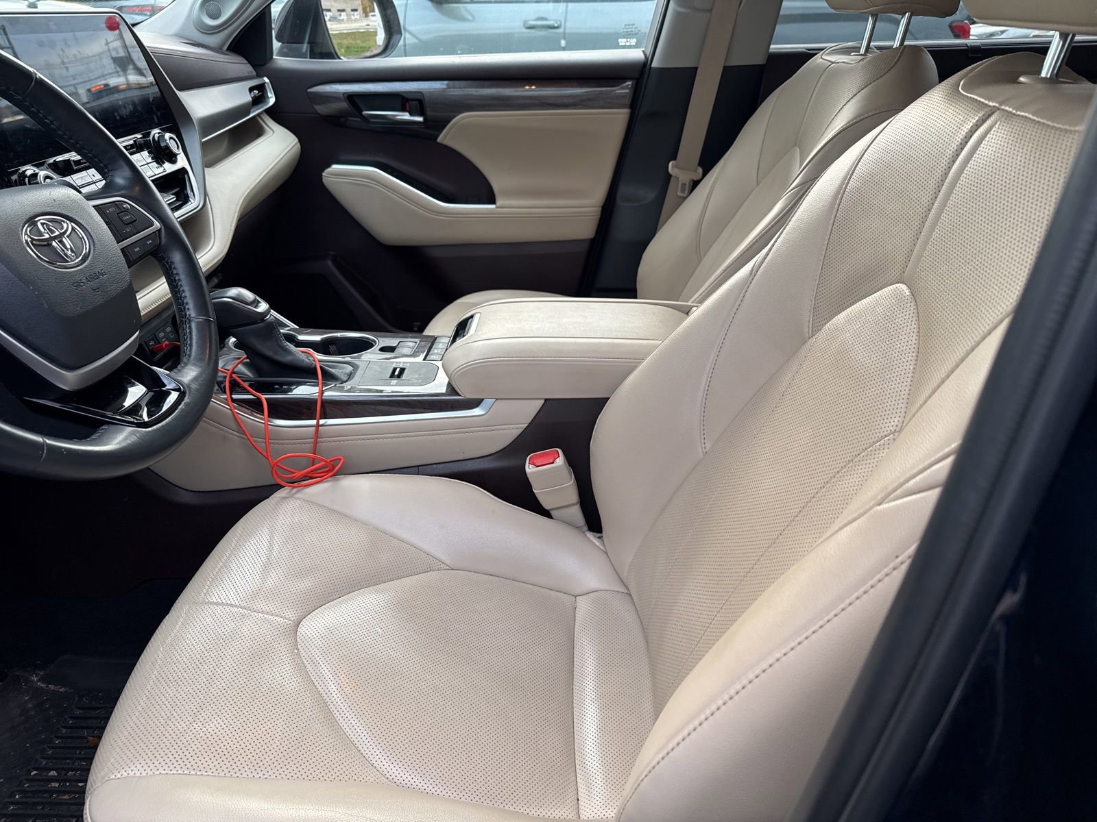 Thumbnail: 2022 Toyota Highlander - 23