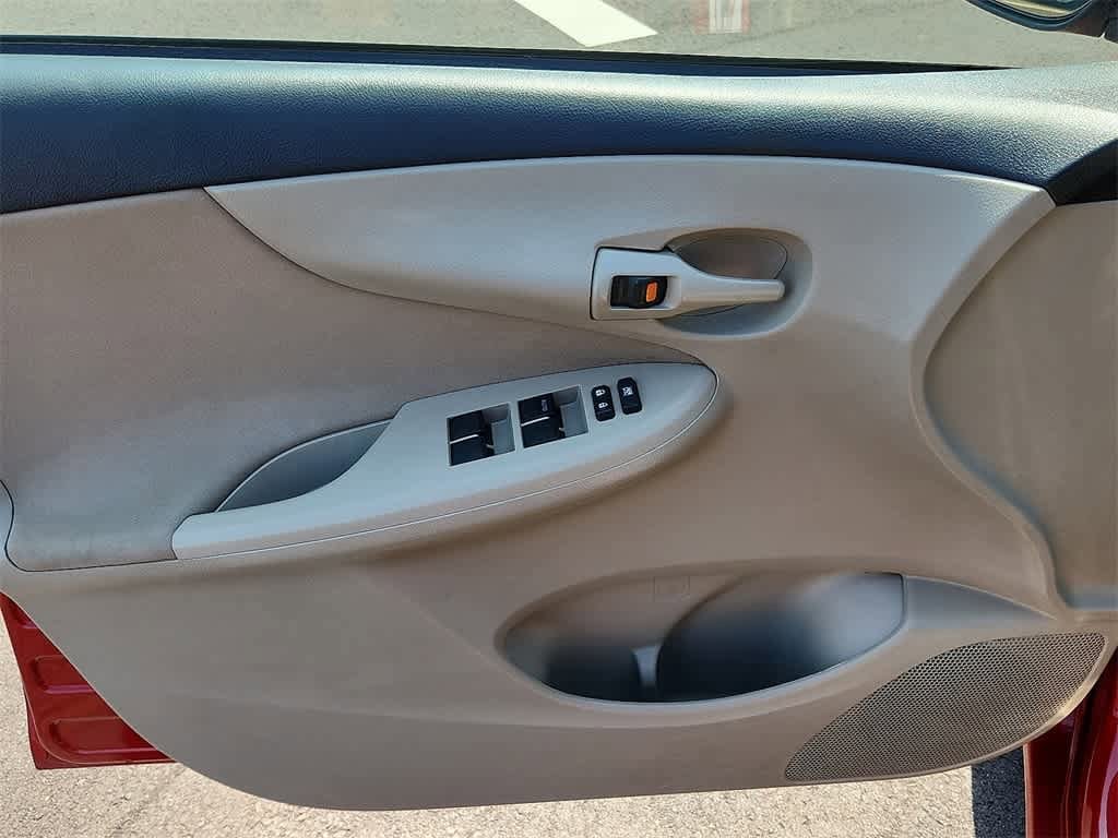 Thumbnail: 2013 Toyota Corolla - 17