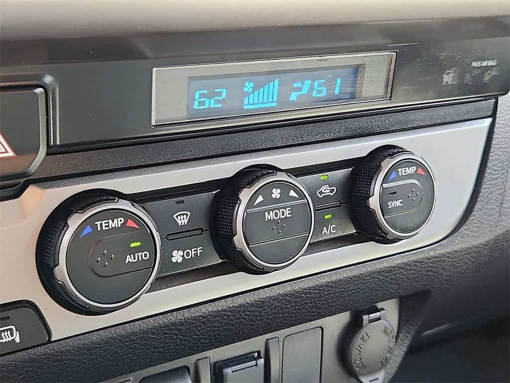 Thumbnail: 2022 Toyota Tacoma - 21