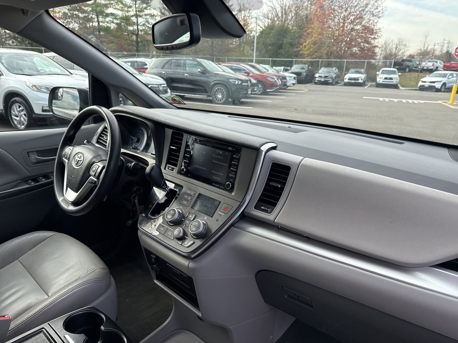 Thumbnail: 2018 Toyota Sienna - 22