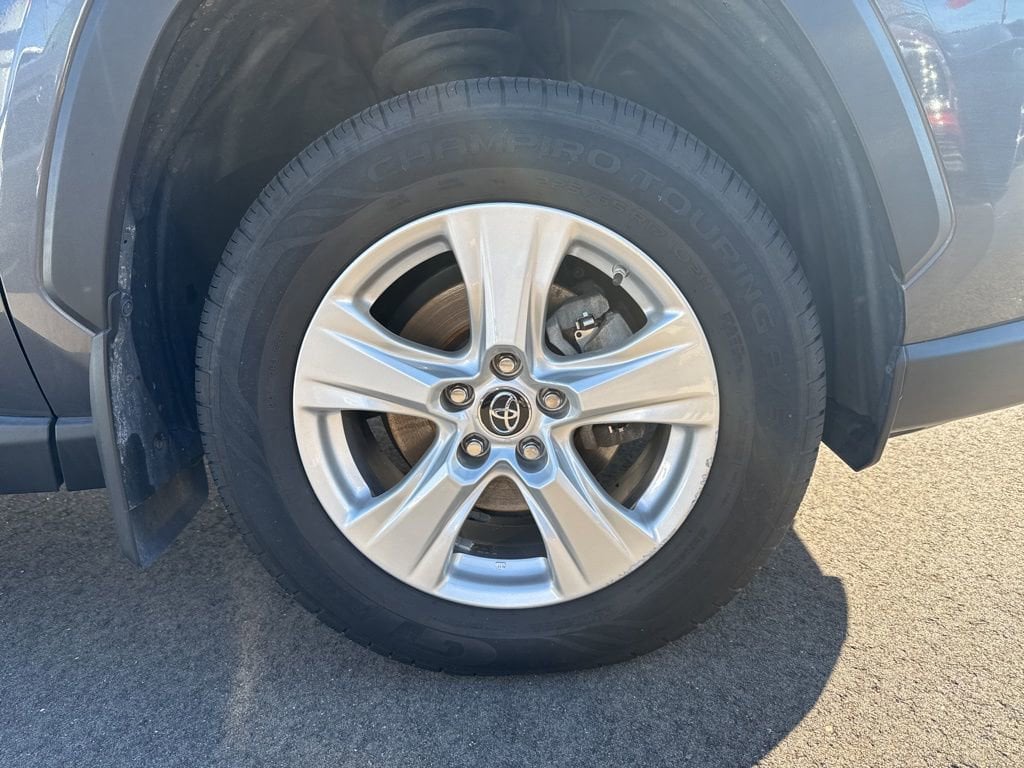 Thumbnail: 2019 Toyota RAV4 - 15