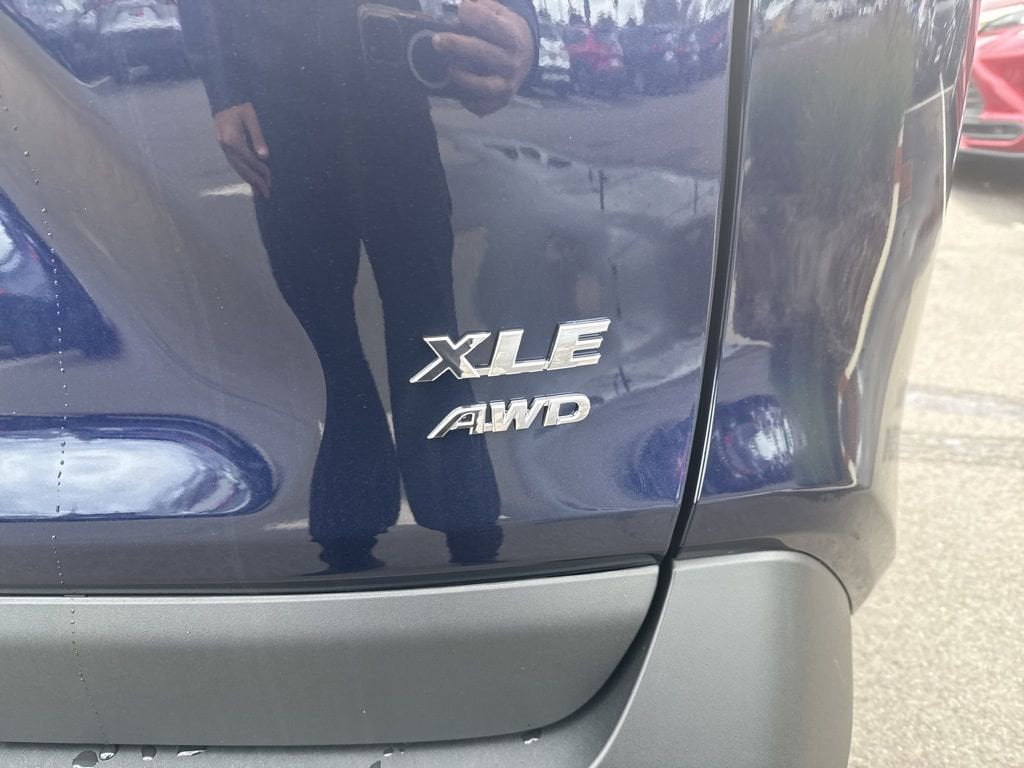 Thumbnail: 2025 Toyota RAV4 - 8